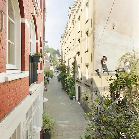Daire Alley