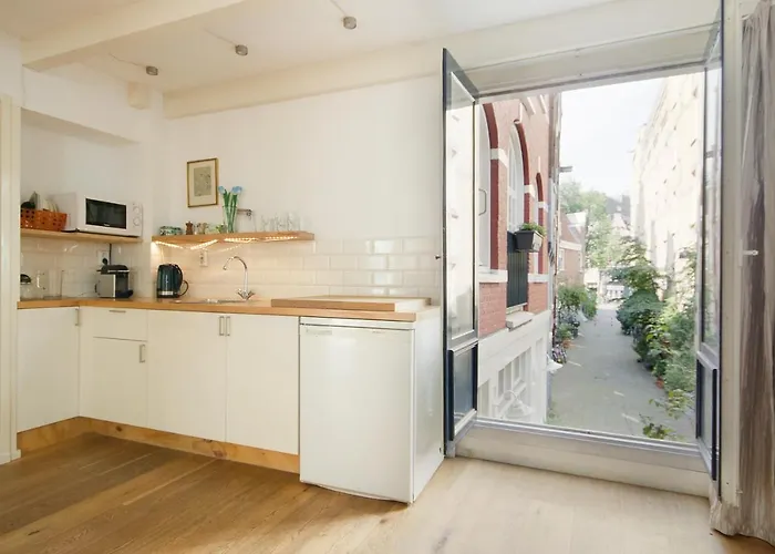 アパート Alley *